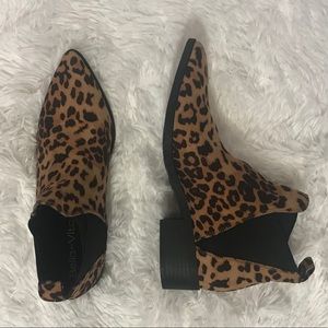 NWOB Bella Vita Pointy Leopard Ankle Booties